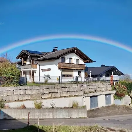 アパート Servus Chiemgau - Grosse Mit Bergblick フラスドルフ