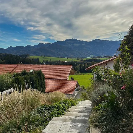 Grosse Mit Bergblick